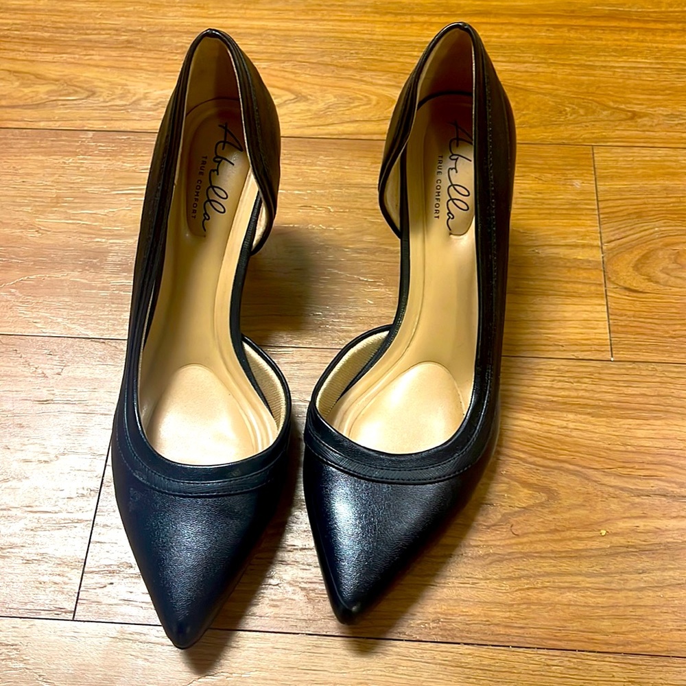 Black Abella pumps